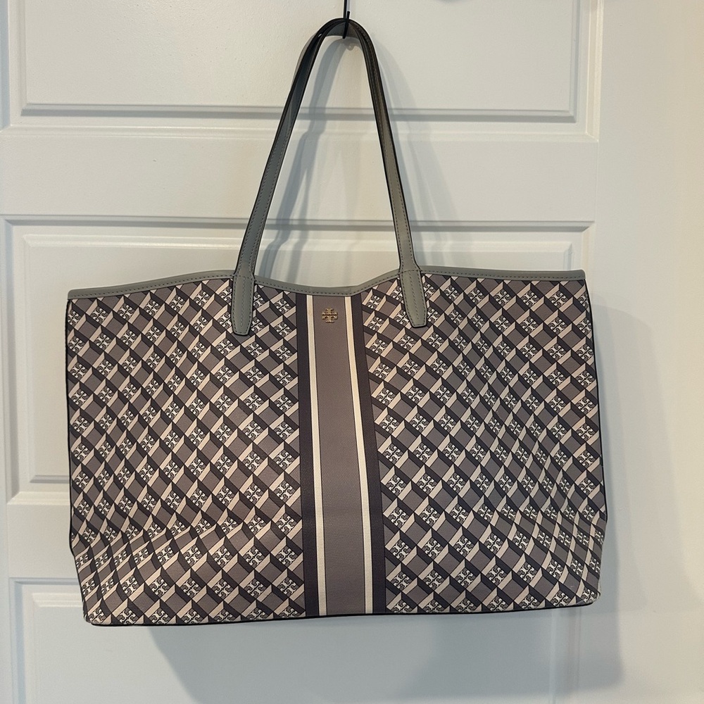 Tory Burch Checkered Tote in Gray and Cream